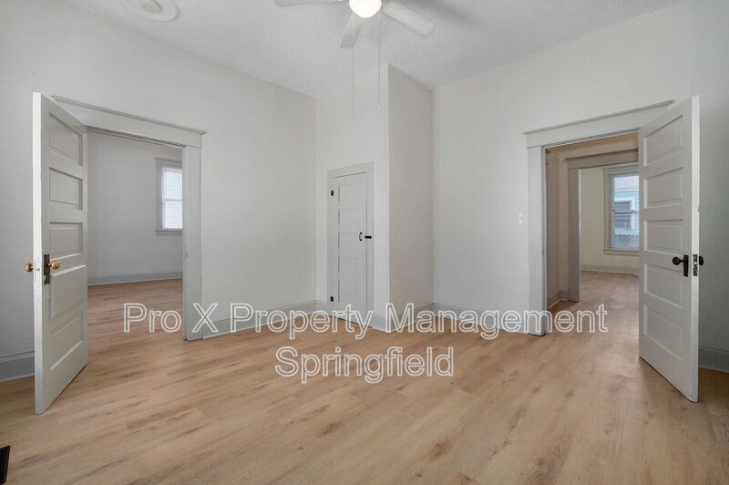 214 W Madison St in Springfield, MO - Building Photo