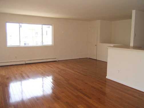 175 Beach 97th St, Unit #2 in Far Rockaway, NY - Foto de edificio - Building Photo