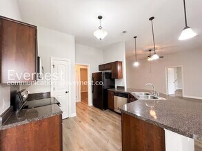 8843 Smith Ranch Dr in Southaven, MS - Building Photo - Building Photo