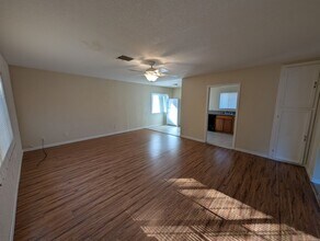 331 Spruce St-Unit -337 in Turlock, CA - Building Photo - Building Photo