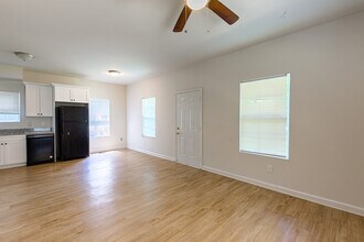 987 Dimmock St SW, Unit 1 in Atlanta, GA - Foto de edificio - Building Photo