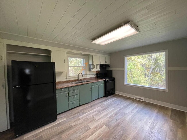 property at 13131 Parrish Ave