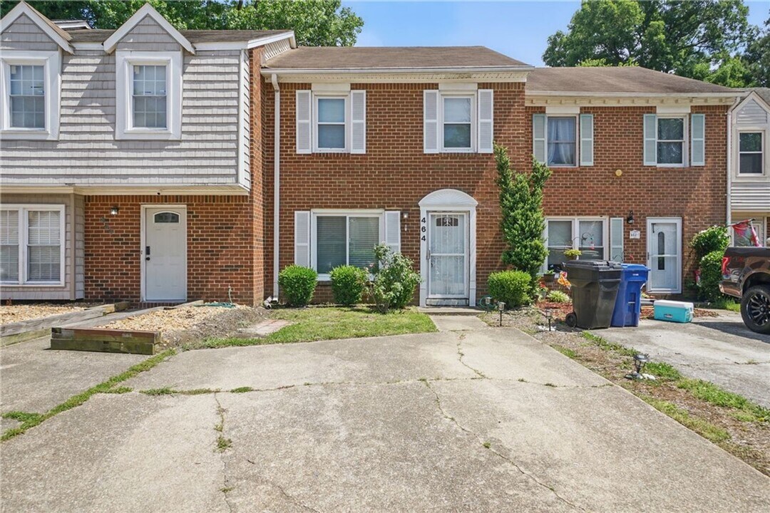 464 Lake Havasu Dr in Virginia Beach, VA - Building Photo