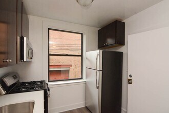 2334.5 N Spaulding Ave in Chicago, IL - Foto de edificio - Building Photo