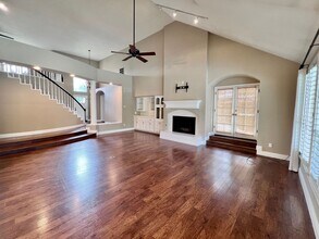 1090 E Cole Ave in Fresno, CA - Building Photo - Building Photo