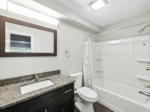 North River Landing Apartments in Elkhart, IN - Foto de edificio - Building Photo