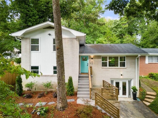 property at 500 Collier Ridge Dr NW