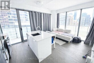 57 St Joseph St in Toronto, ON - Building Photo - Building Photo