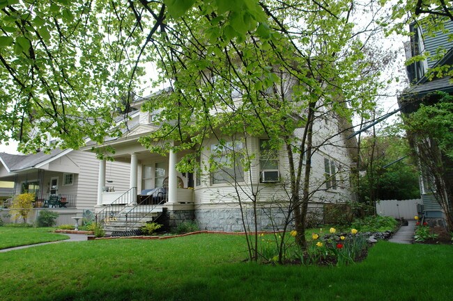 817 W Nora Ave in Spokane, WA - Foto de edificio - Building Photo