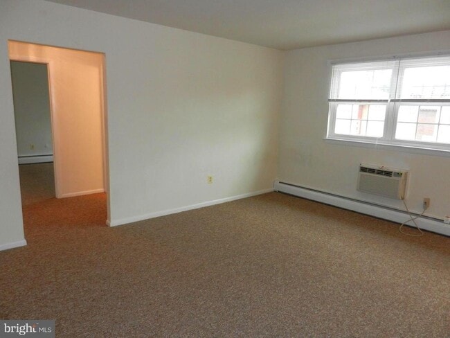 335 E Lancaster Ave in Downingtown, PA - Building Photo - Building Photo