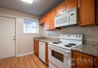 271 Glen Iris Dr NE in Atlanta, GA - Foto de edificio - Building Photo