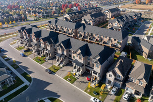 95 Elkington Cres in Whitby, ON - Building Photo