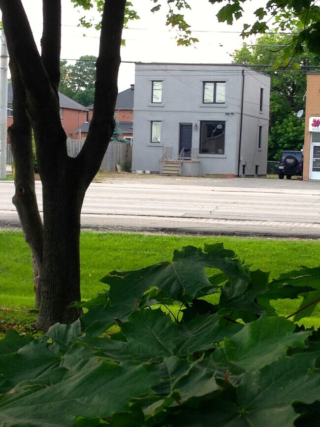 899 Lakeshore Rd E in Mississauga, ON - Building Photo - Building Photo