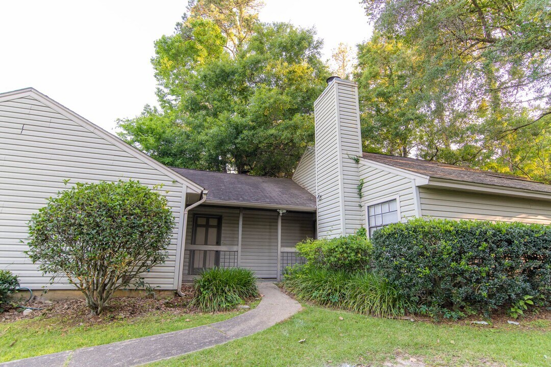 2201 Hartsfield Rd-Unit -B in Tallahassee, FL - Building Photo