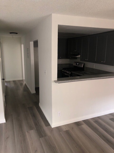 1131 Elden Ave, Unit 108 in Los Angeles, CA - Building Photo - Building Photo