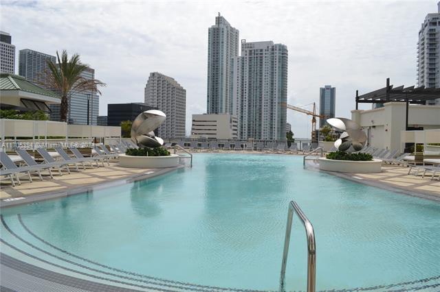 999 SW 1st Ave, Unit 1516 in Miami, FL - Building Photo