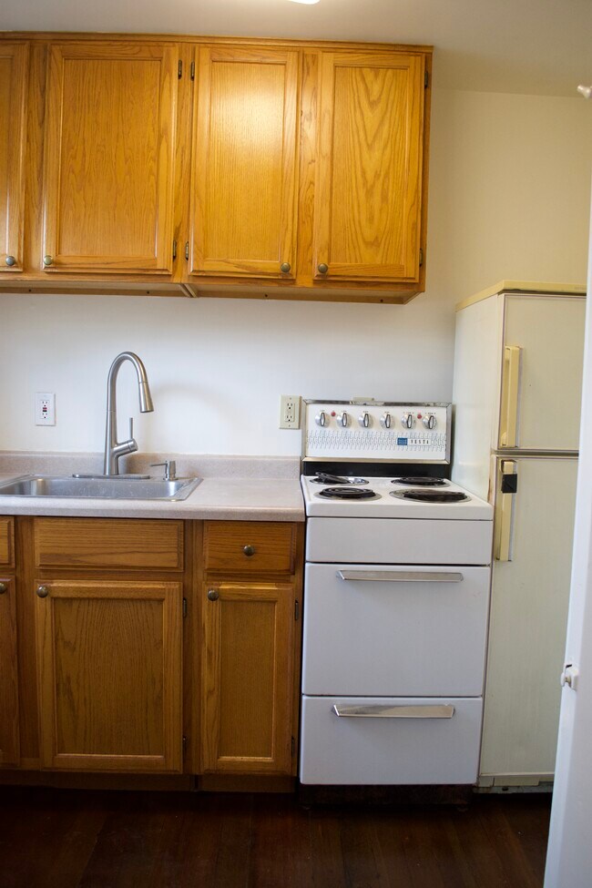 708 4th St in Brookings, SD - Building Photo - Building Photo