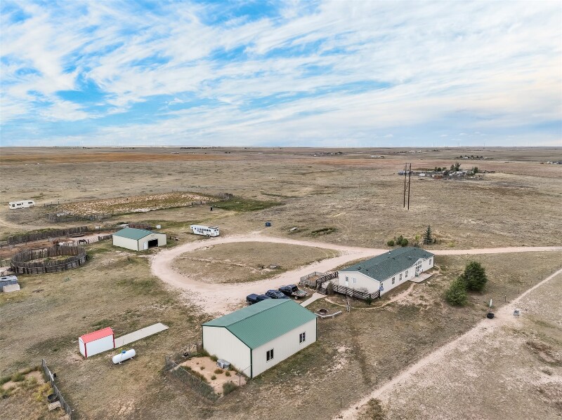 6810 N Ramah Hwy in Yoder, CO - Building Photo