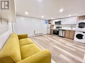 545 Palmerston Blvd in Toronto, ON - Building Photo - Building Photo