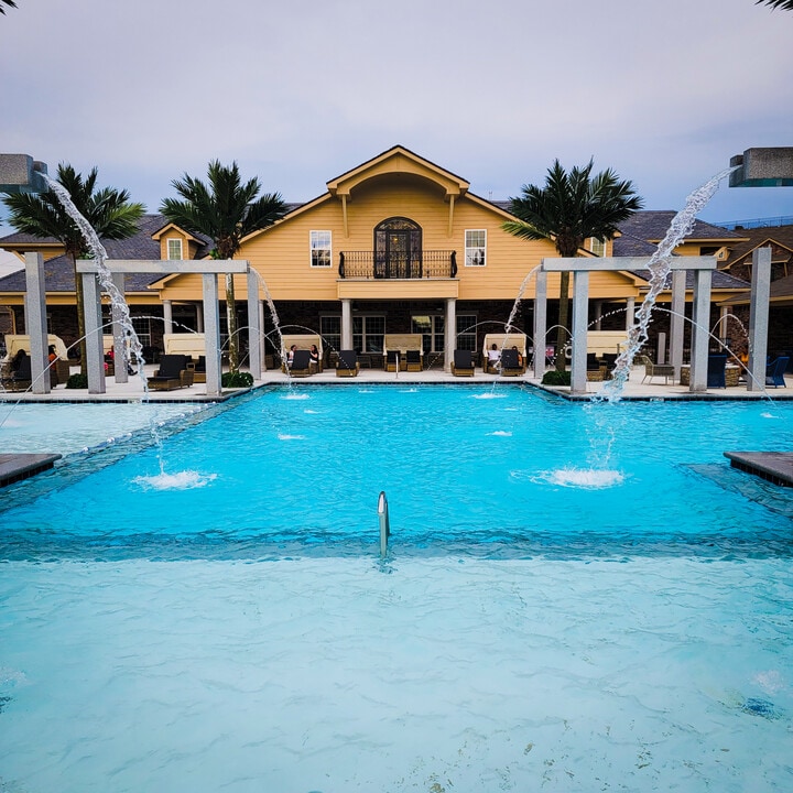 Fountaine Bleau Central Landing in Conway, AR - Building Photo