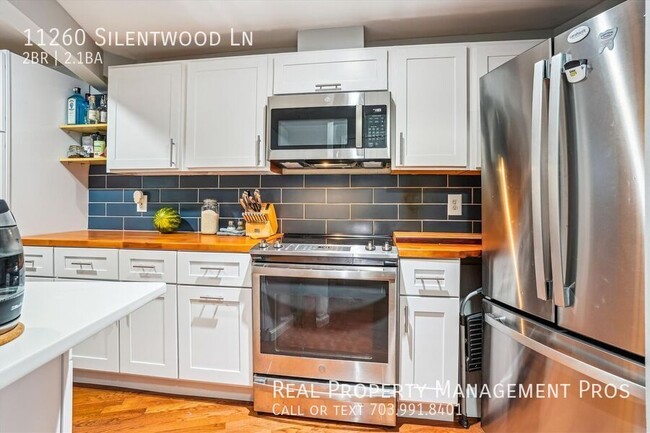 11260 Silentwood Ln in Reston, VA - Building Photo - Building Photo