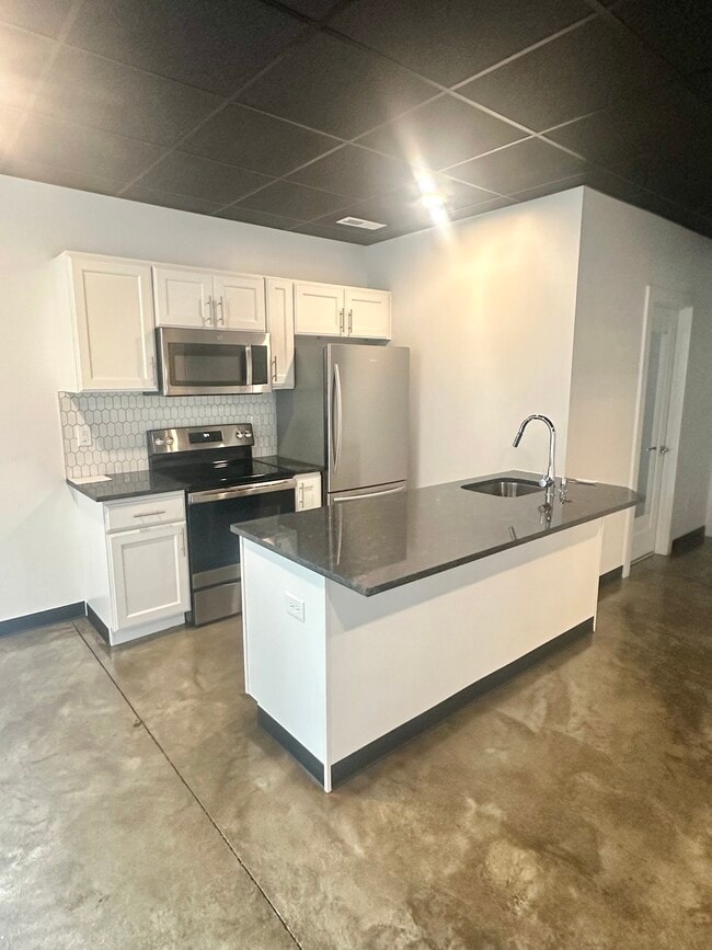 1818 River Dr in Nashville, TN - Foto de edificio - Building Photo