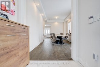 71 Maple Fields Cir in Aurora, ON - Building Photo - Building Photo