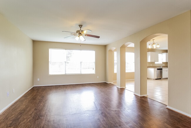 3914 Ridge Canyon Rd in Baytown, TX - Foto de edificio - Building Photo