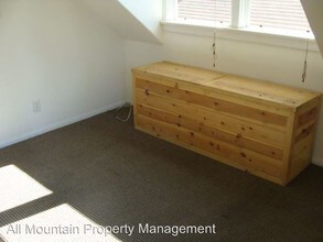 504 W Sherwood Blvd in Big Bear, CA - Building Photo - Building Photo