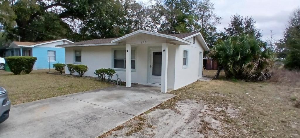 302 Jackson St in Wildwood, FL - Building Photo