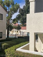 4877 S Torrey Pines Dr in Las Vegas, NV - Building Photo - Building Photo