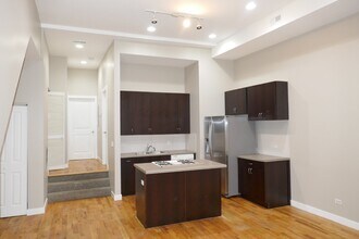 1463 W Huron St-Unit -UNIT1F in Chicago, IL - Building Photo - Building Photo