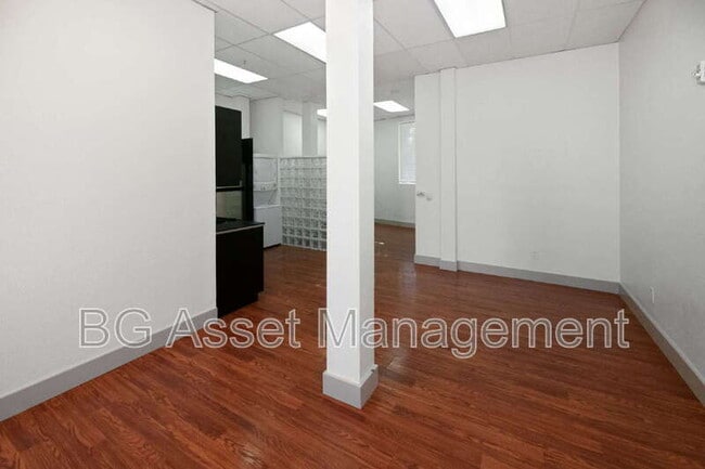 property at 1459 MacArthur Blvd