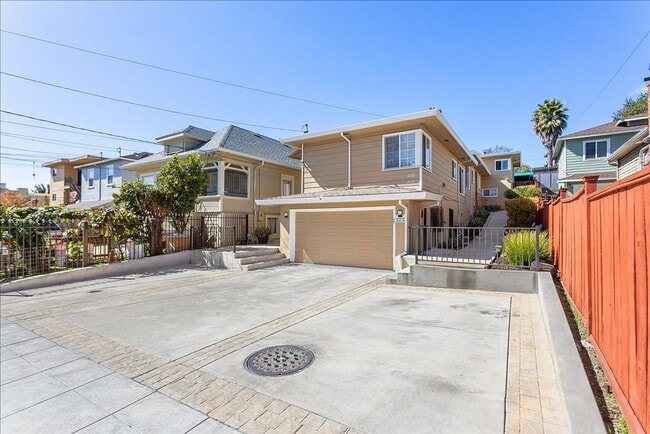 2033 High St in Oakland, CA - Building Photo - Building Photo