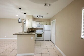 131 NW 57th St, Unit 131 NW 57 Street in Oakland Park, FL - Building Photo - Building Photo