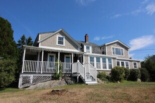 11 Washington Rd in Rye, NH - Building Photo