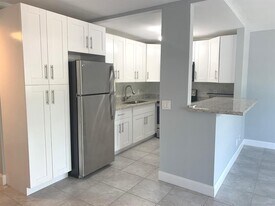 4 Ventnor Dr in Deerfield Beach, FL - Building Photo