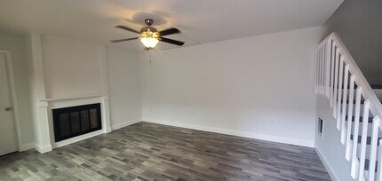 704 7th Ln in Palm Beach Gardens, FL - Building Photo - Building Photo