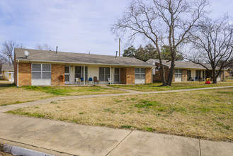 305 N Houston St in Royse City, TX - Foto de edificio - Building Photo