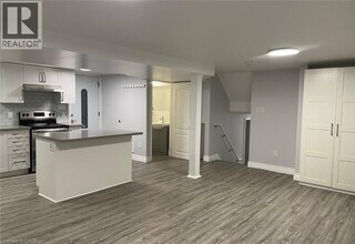 221 Ascot Ct in Oshawa, ON - Building Photo - Building Photo