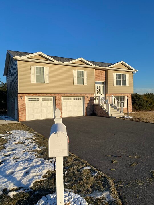 354 Edison Dr in Shippensburg, PA - Building Photo