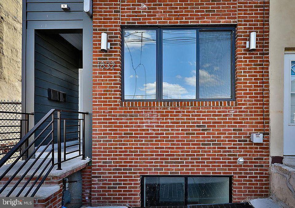 1832 E Huntingdon St in Philadelphia, PA - Building Photo