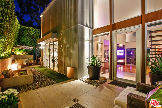 9416 Beverlycrest Dr in Beverly Hills, CA - Building Photo - Building Photo