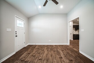 803 S Main St in Victoria, TX - Building Photo - Building Photo