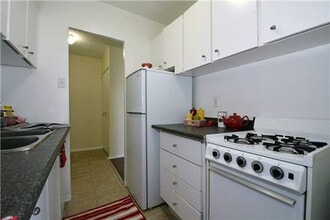 1425 Rosenthal in Ottawa, ON - Building Photo - Building Photo