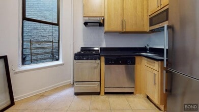328 E 93rd St in New York, NY - Building Photo - Building Photo