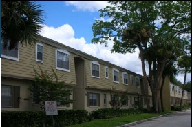 Lake Hollingsworth Apartments in Lakeland, FL - Foto de edificio - Building Photo