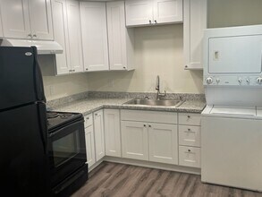 9702 SE Clinton St in Portland, OR - Building Photo - Building Photo