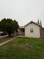 1906 N Giddings St in Visalia, CA - Building Photo