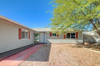 328 Santa Fe St in Las Vegas, NV - Building Photo - Building Photo